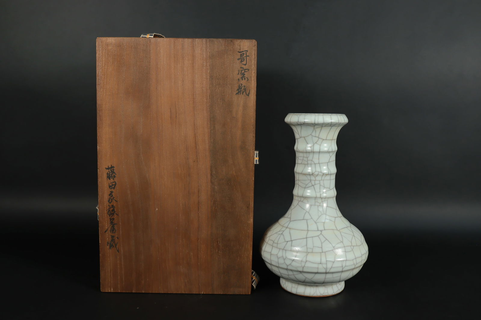 Chinese fine crackled vase: Chinese fine crackled vase. H: 8" x W: 5." Comes with wooden storage box.