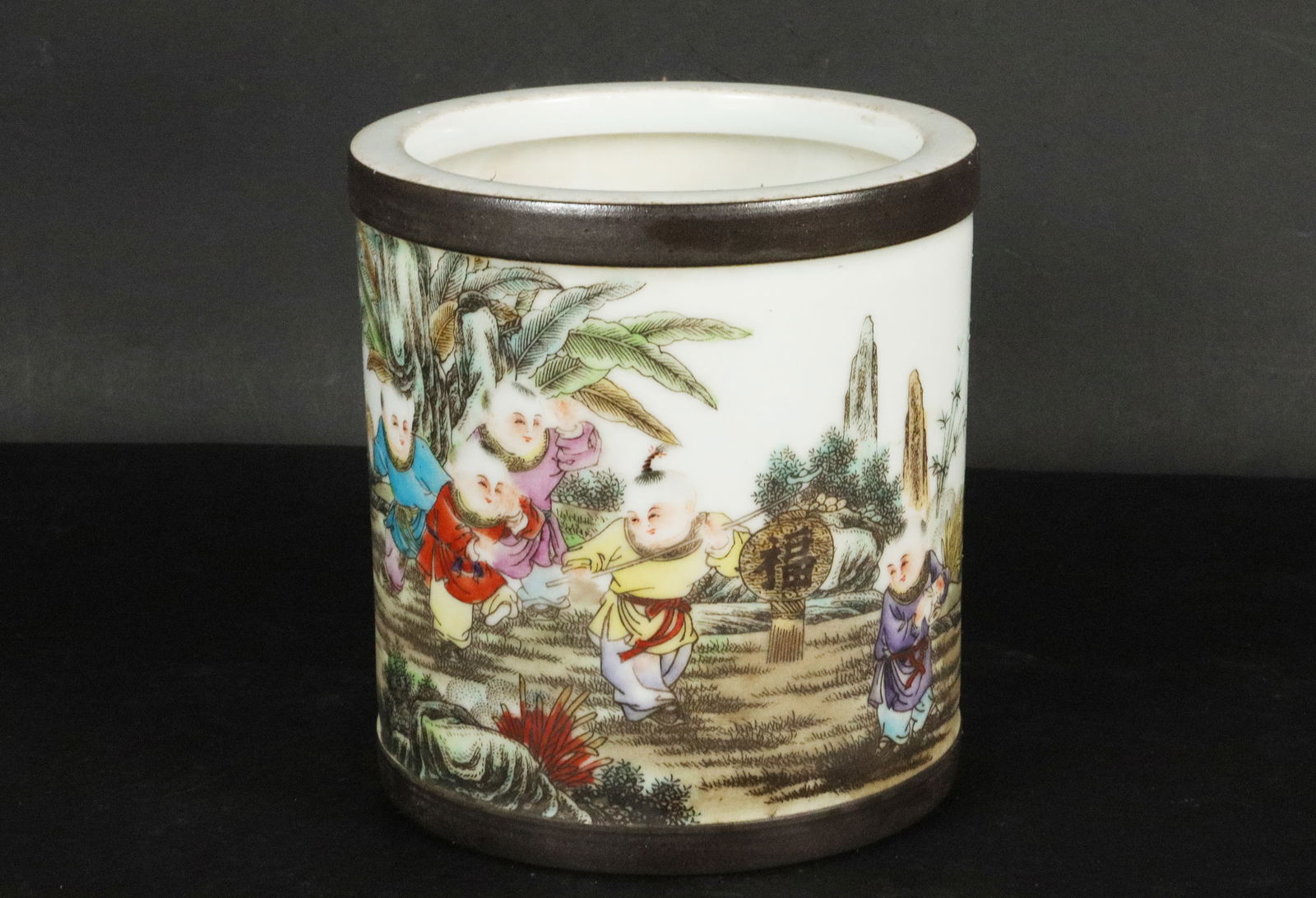 Chinese fine brush pot: Chinese fine porcelain brush pot. H: 4.75" x W: 4.5."