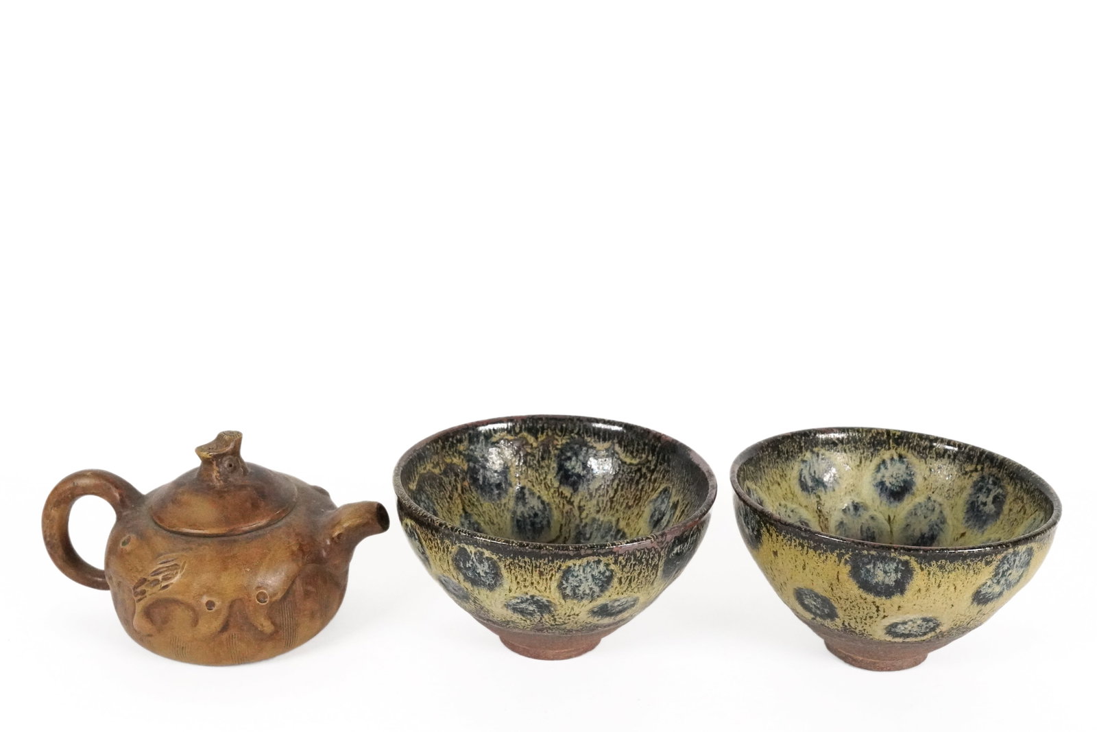 Lots Chinese tea items: Lots Chinese fine tea items. Largest H: 4" x W: 6."