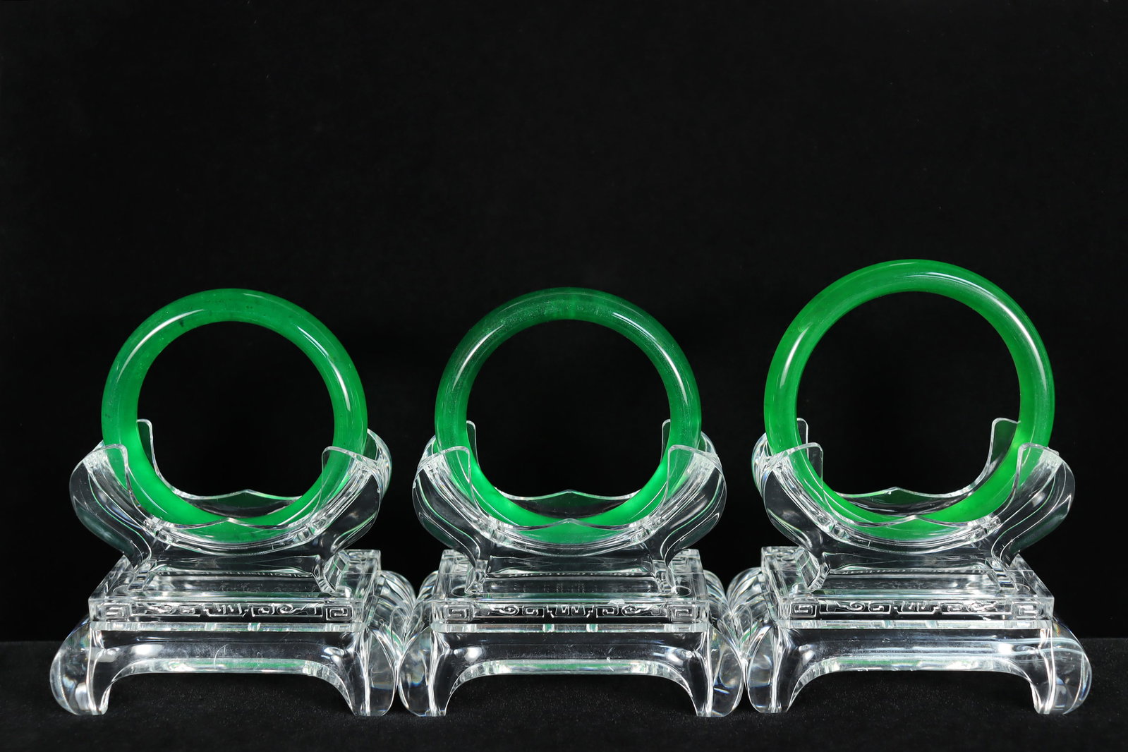 Lots Chinese apple green bangles: Lots Chinese apple green bangles.