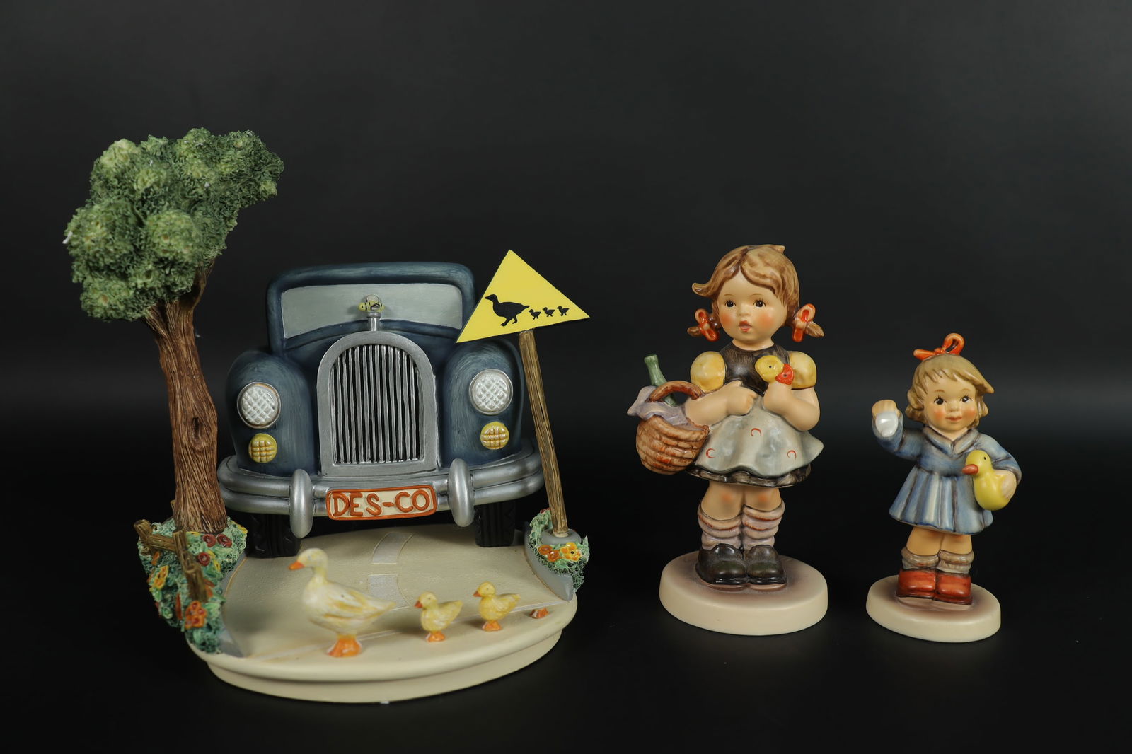 Lots Hummel fine figurines (1 of 8)