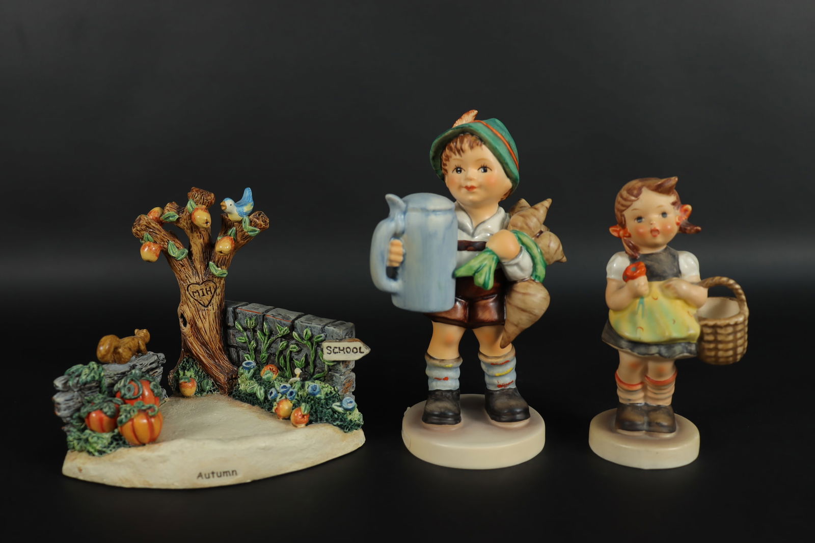 Lots Hummel fine figurines (1 of 8)
