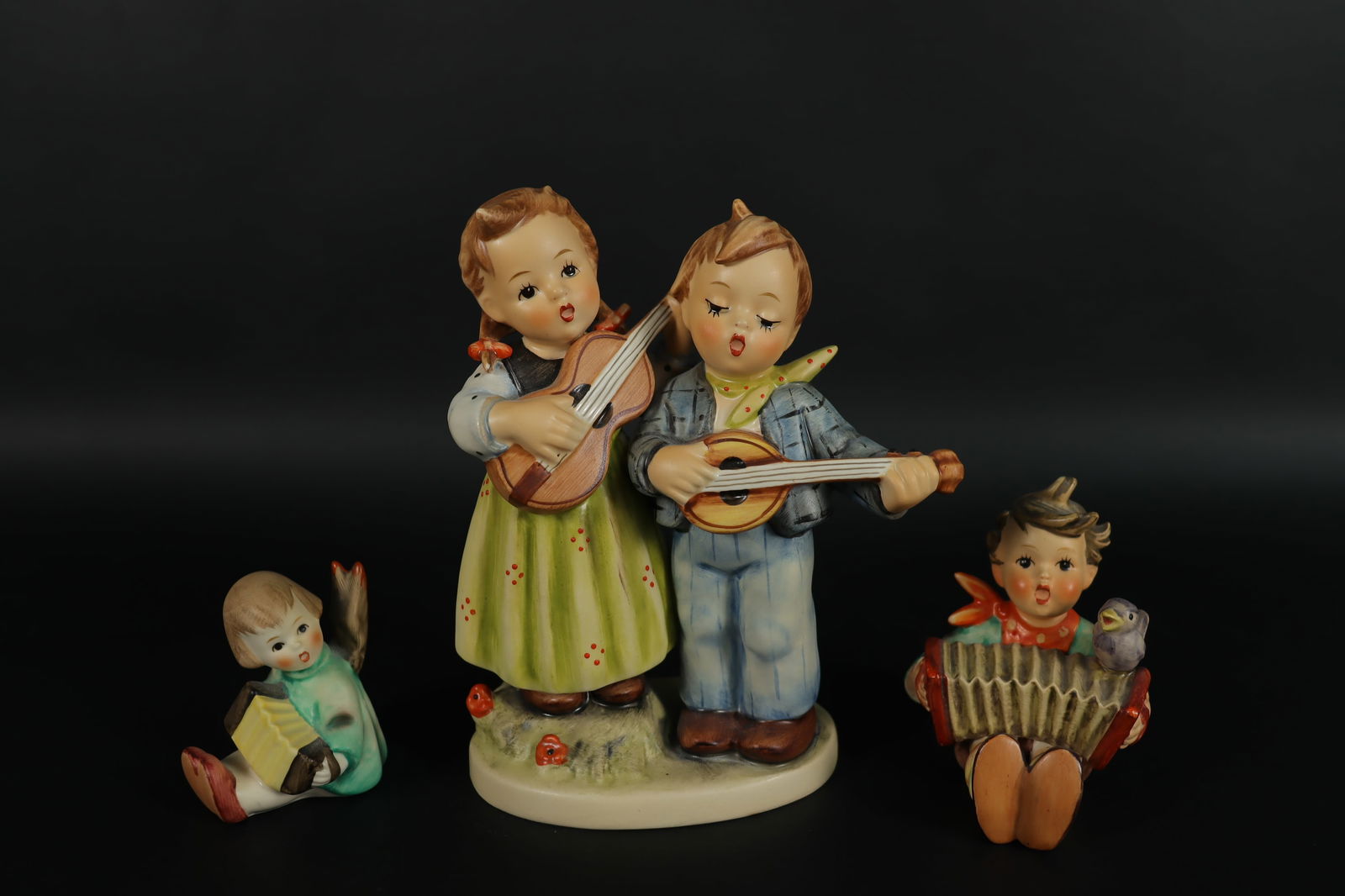 Lots Hummel fine figurines (1 of 8)