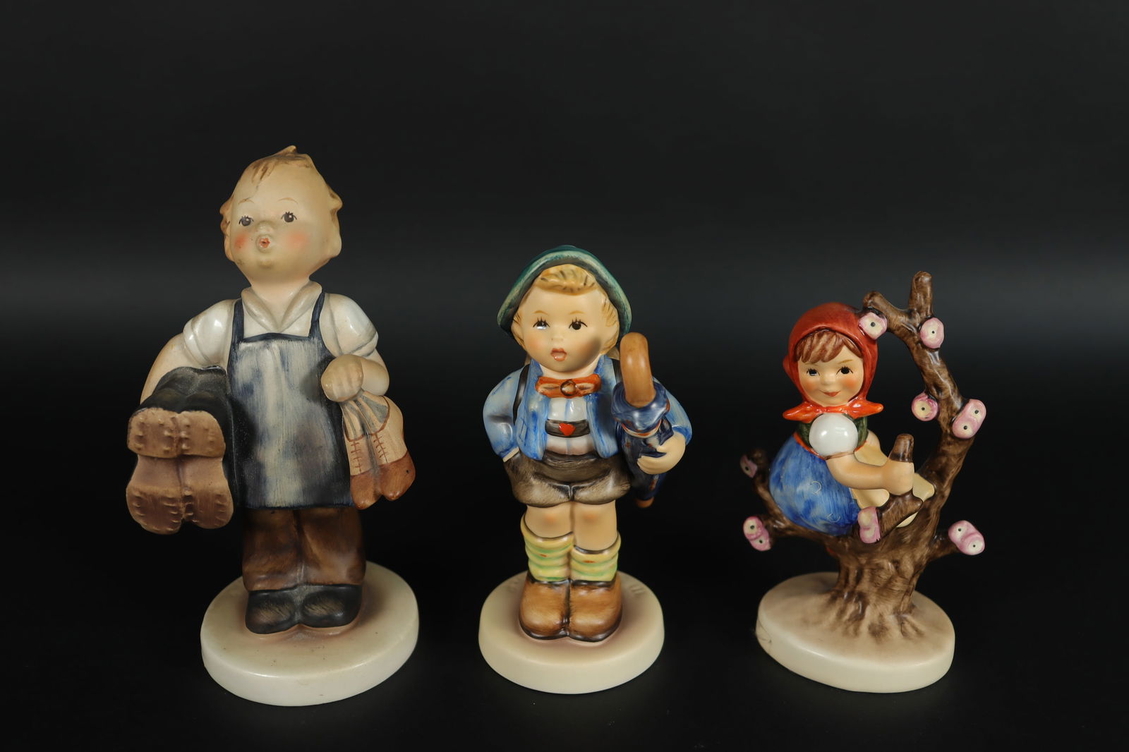 Lots Hummel fine figurines (1 of 7)