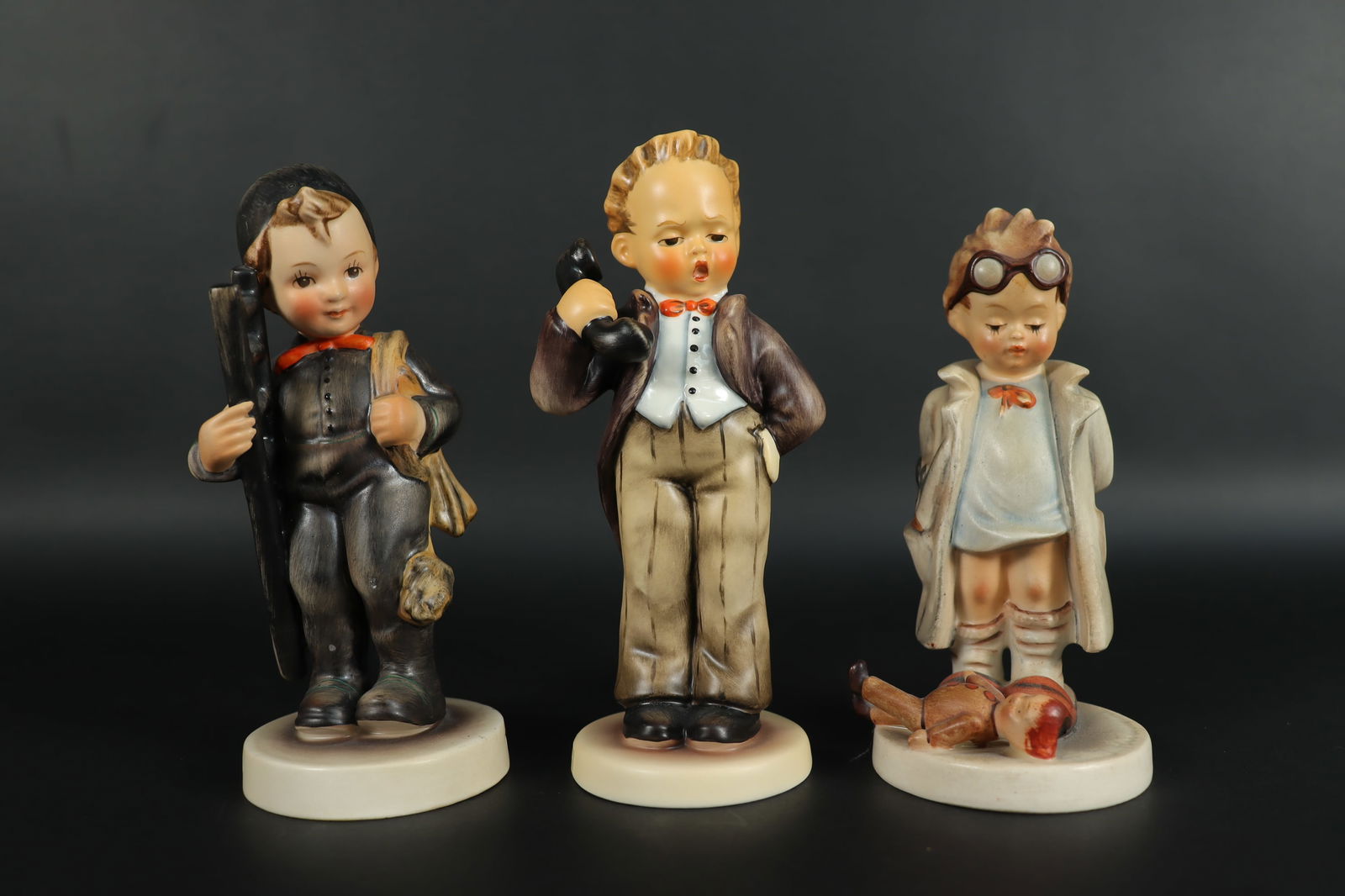 Lots Hummel fine figurines (1 of 8)