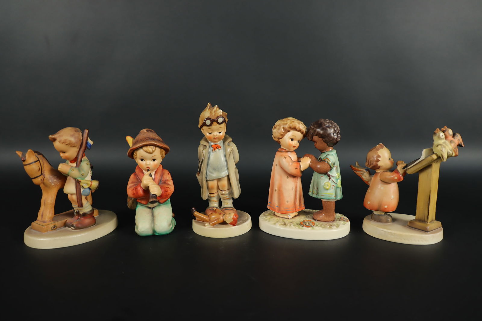 Lots Hummel fine figurines (1 of 8)