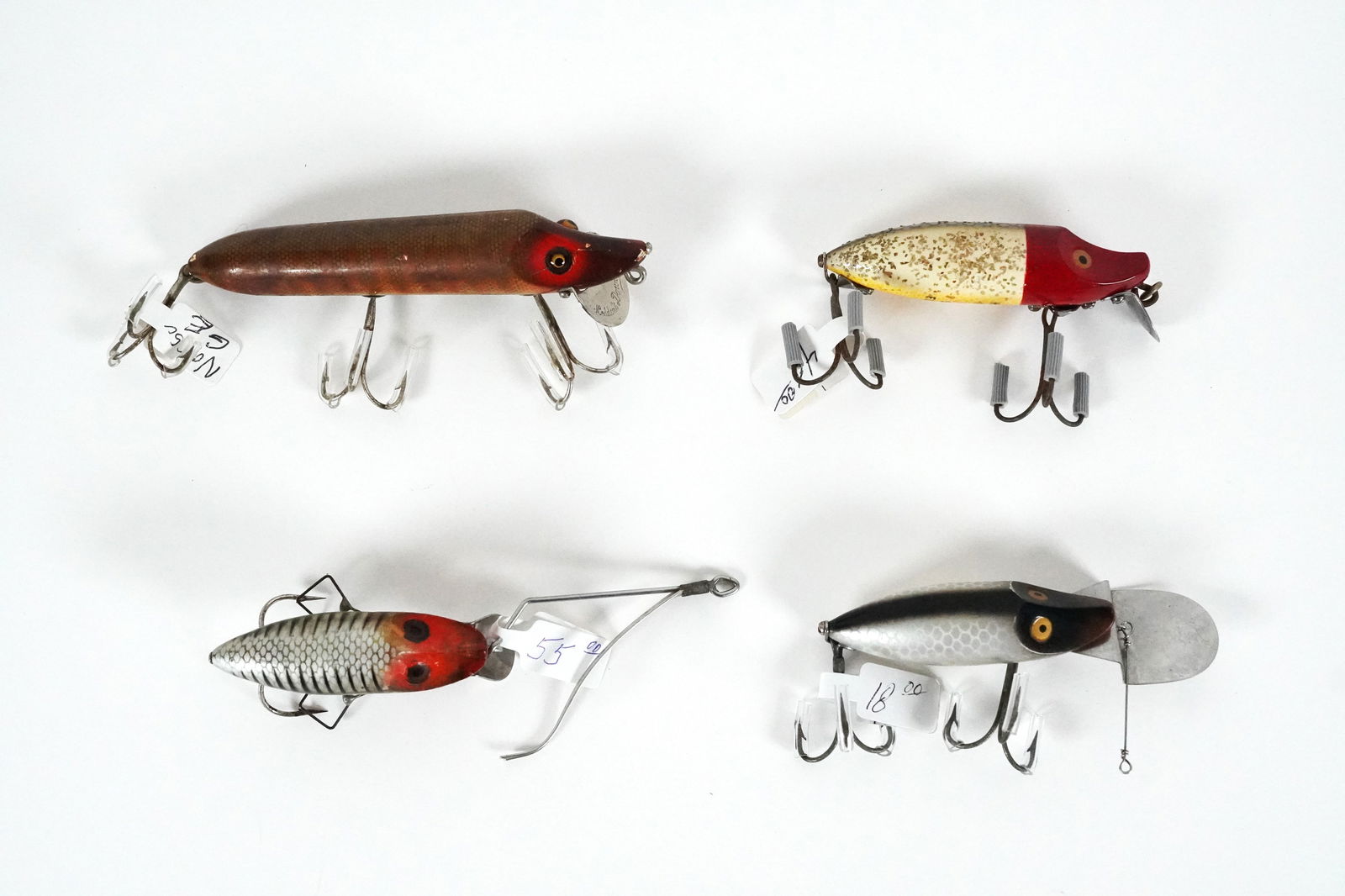 Lots antique Heddon lures (1 of 7)