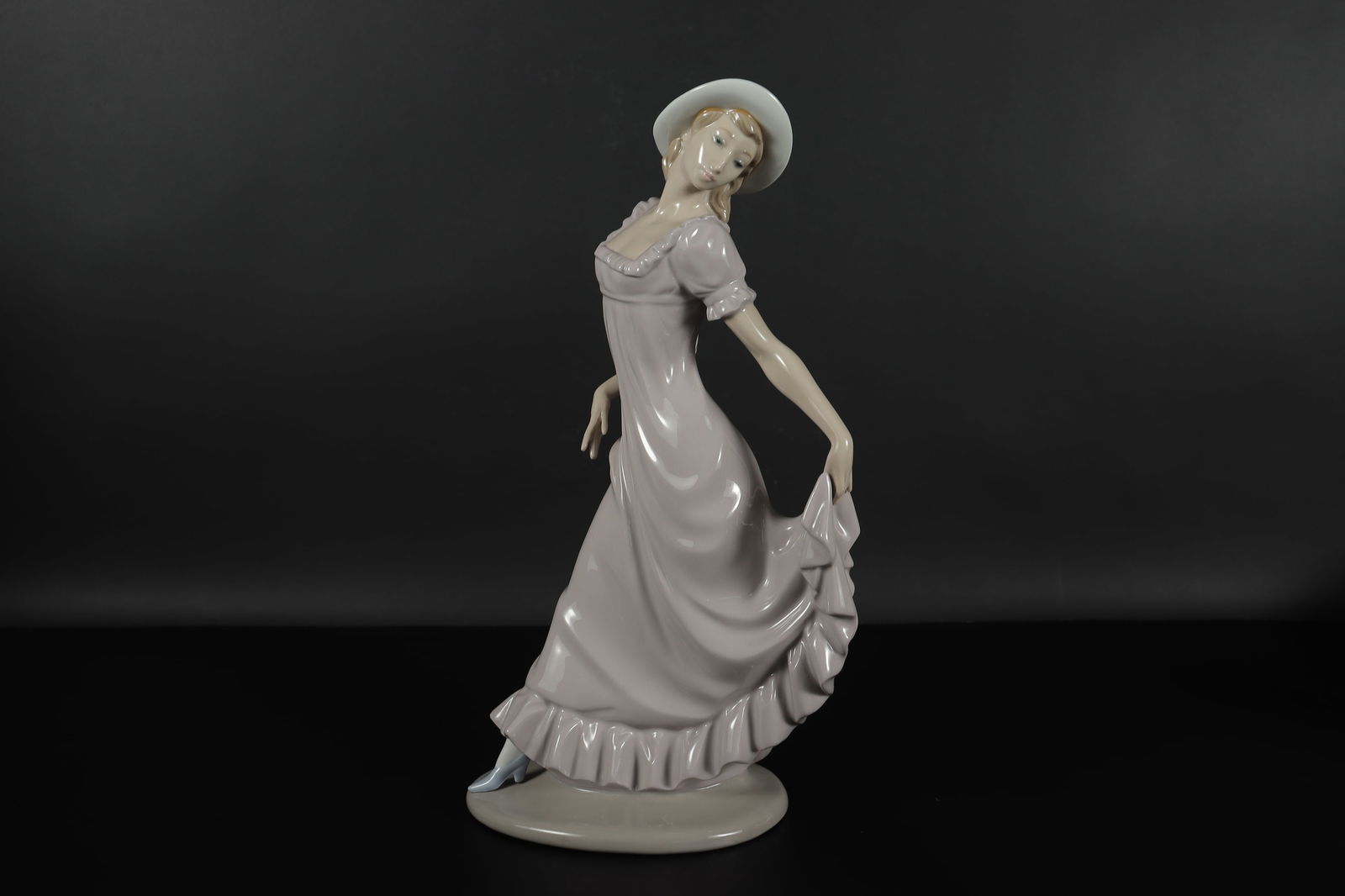 A Lladro fine figurine (1 of 7)