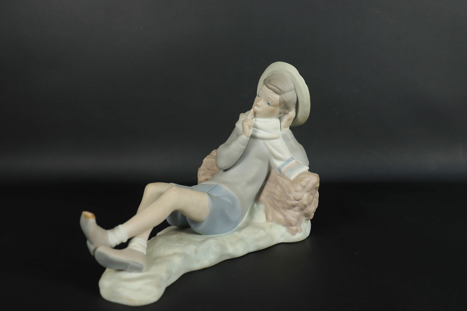 Lladro fine figurine (1 of 7)