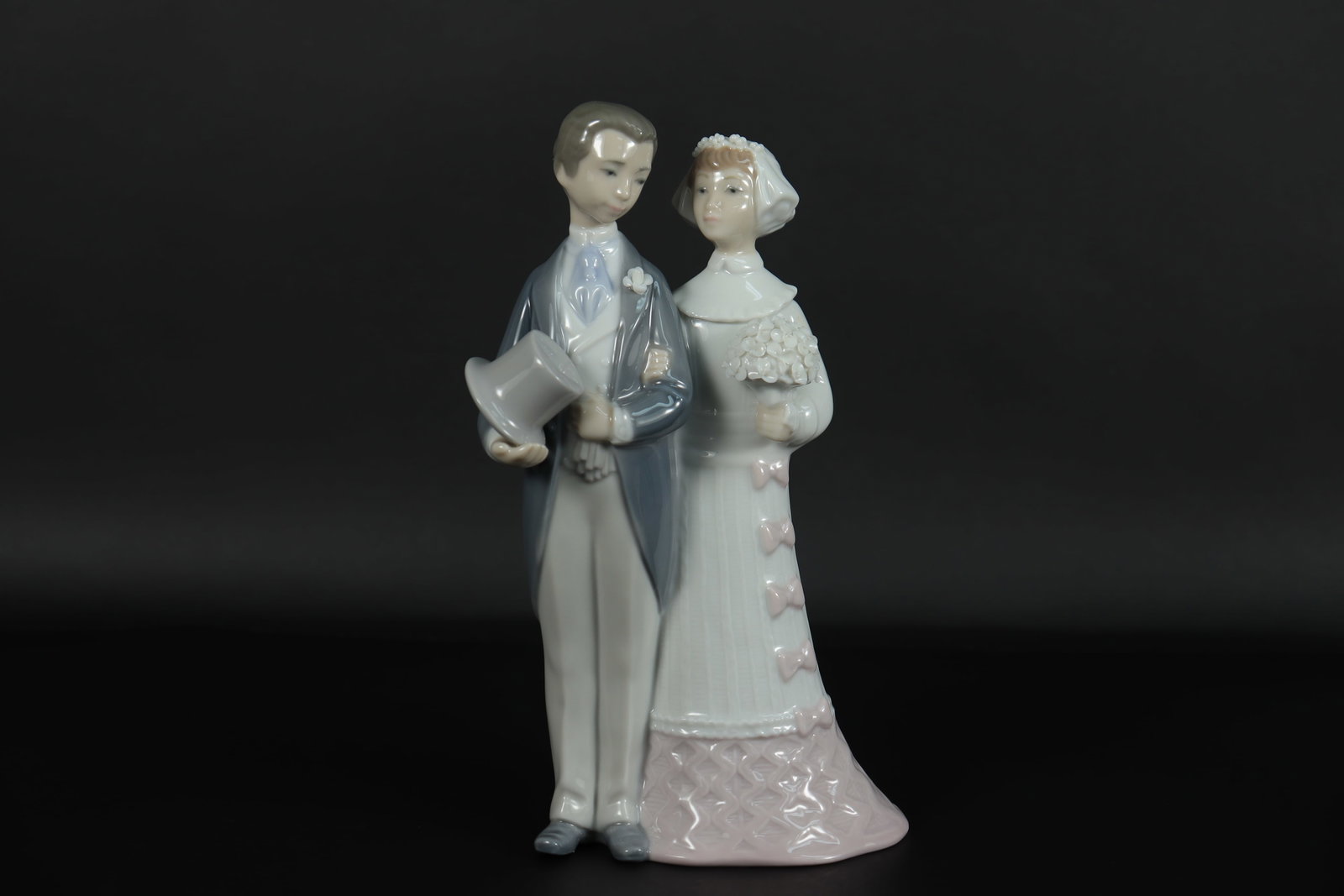Lladro newly wed figurine: Lladro newly wed figurine. H: 7.75" x W: 4."