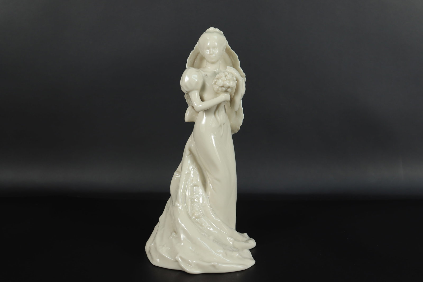 Lenox fine figurine: Lenox fine figurine.