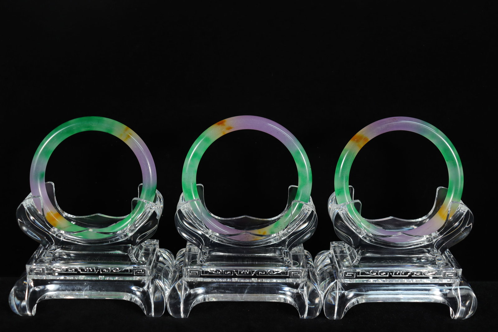 Lots Chinese fine bangles: Lots Chinese fine bangles.