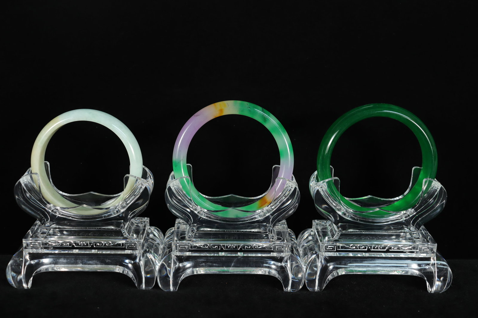 Lots Chinese fine bangles: Lots Chinese fine bangles.