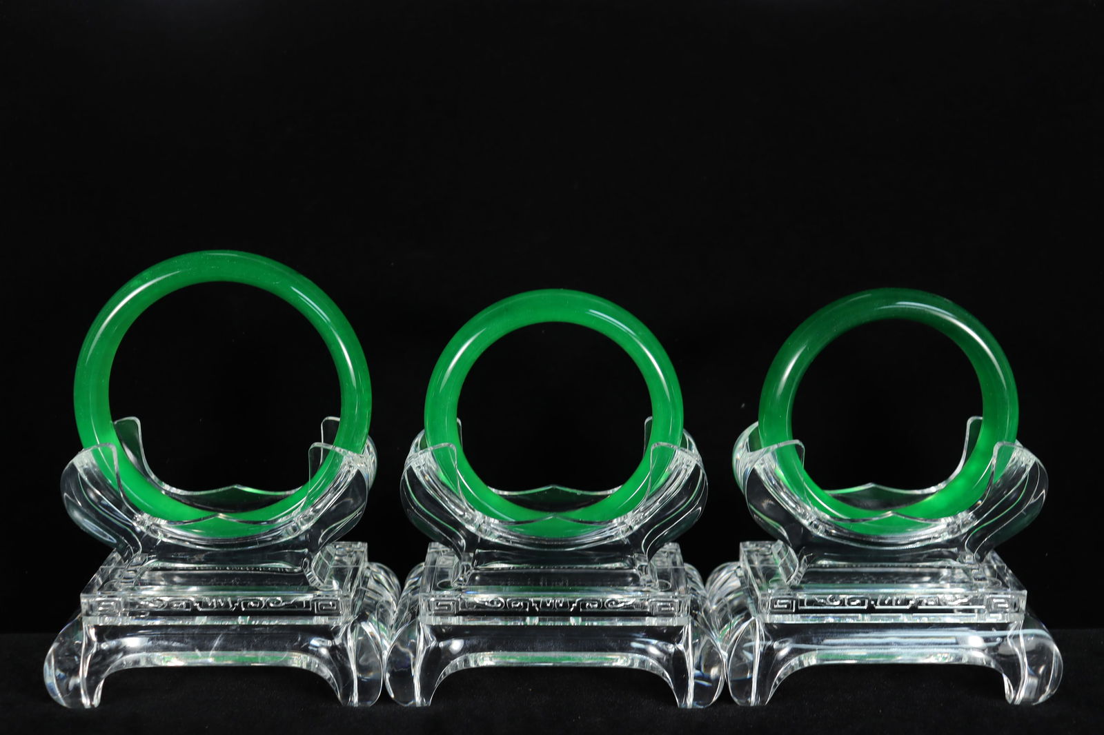 Lots Chinese apple green bangles (1 of 7)