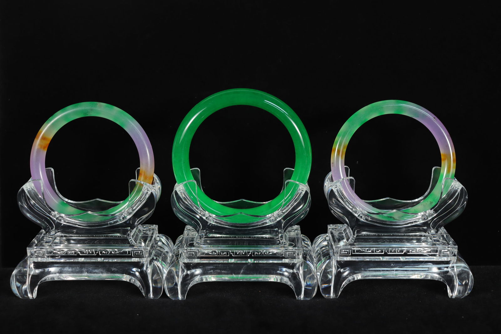 Lots Chinese fine bangles: Lots Chinese fine bangles.