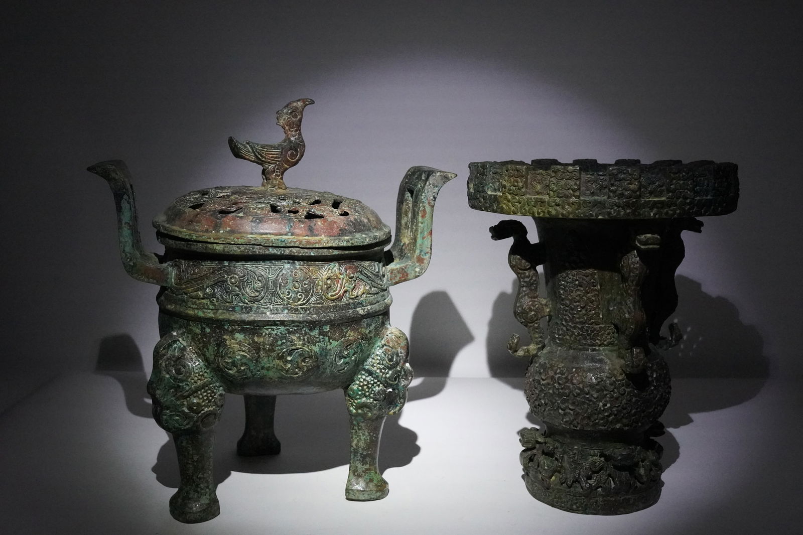2 Chinese bronze vessels: 2 Chinese fine bronze vessels. Largest H: 9.1" x W: 7."
