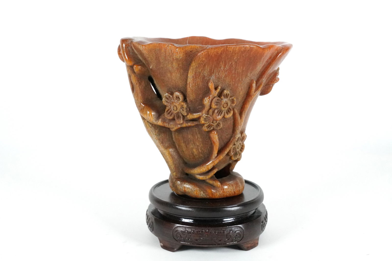Chinese fine carved cup: Chinese fine carved cup. H: 4.9" x W: 5.6."