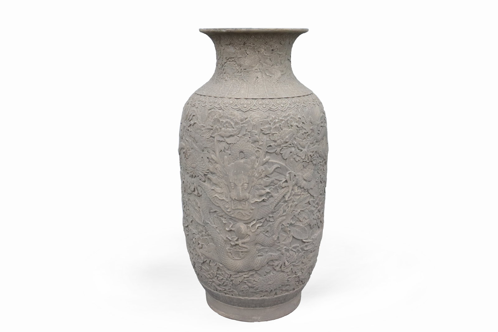 Chinese massive dragon vase (1 of 7)