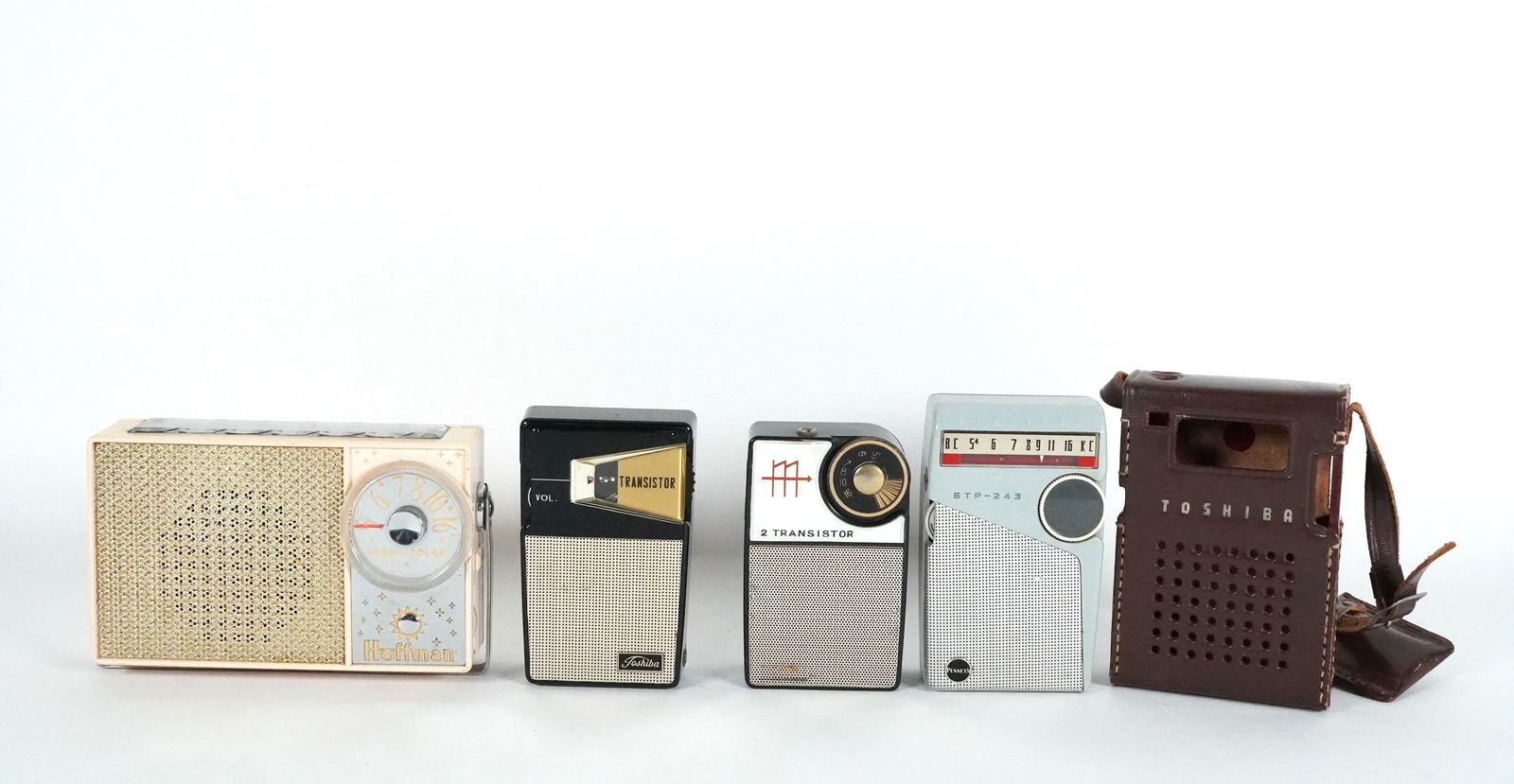Lots of 5 transistor radios (1 of 8)