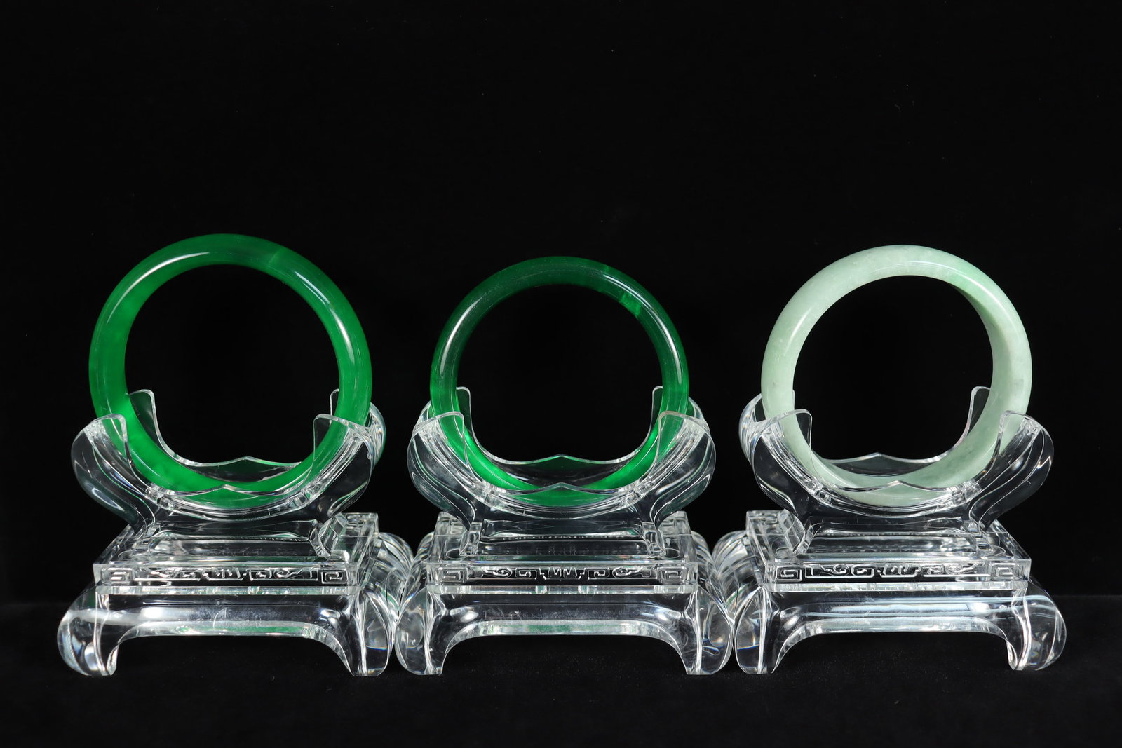 Lots Chinese fine bangles: Lots Chinese fine bangles.