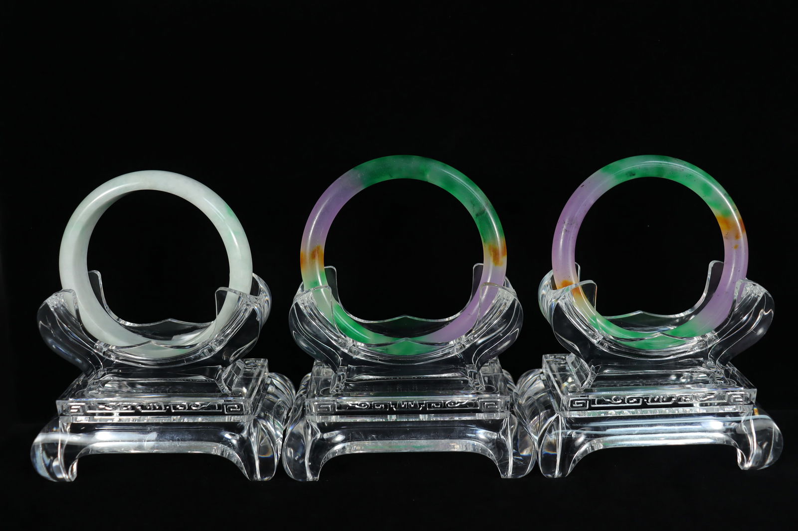 Lots Chinese fine bangles: Lots Chinese fine bangles.