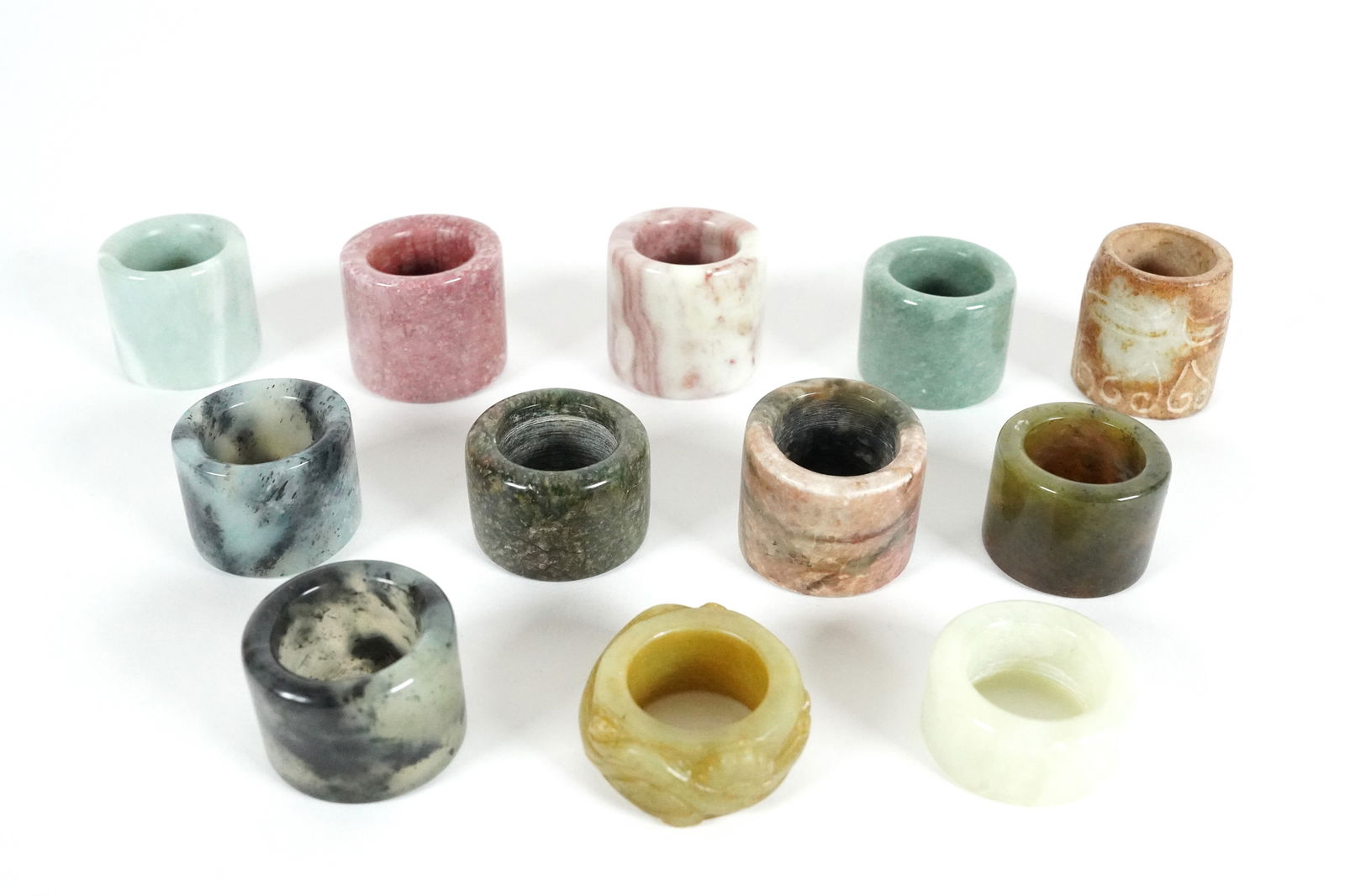 Lots Chinese archer rings (1 of 6)