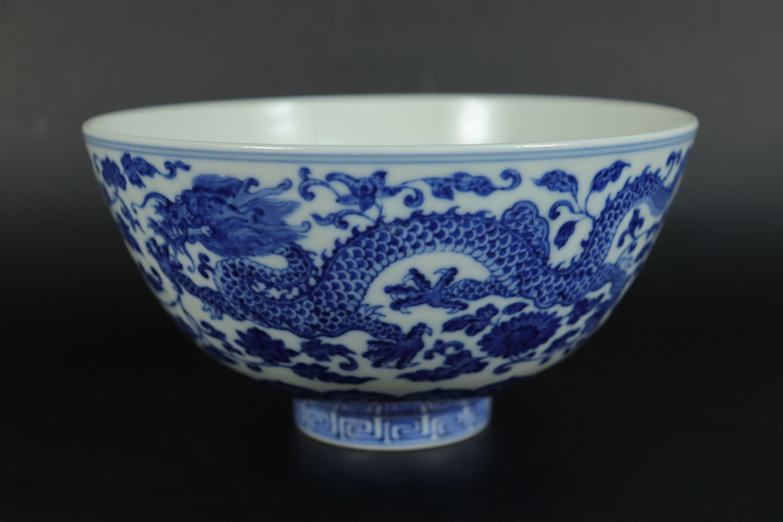 Chinese important b/w fine bowl (1 of 7)