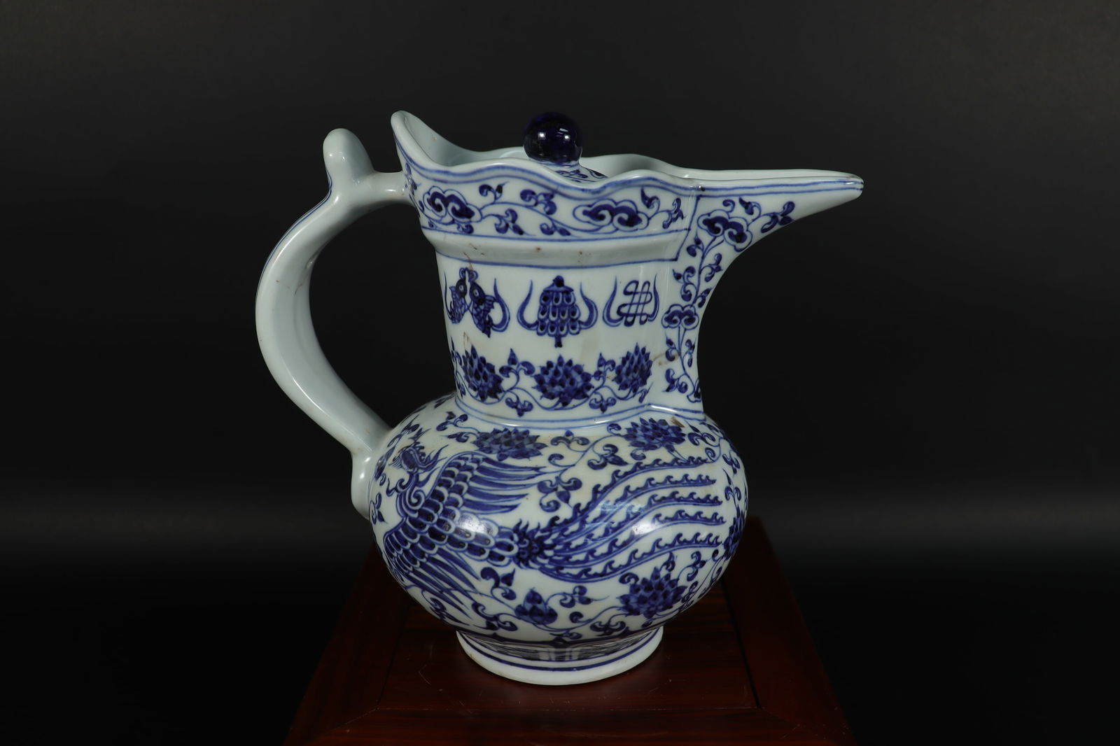 Chinese fine b/w lidded pot (1 of 7)