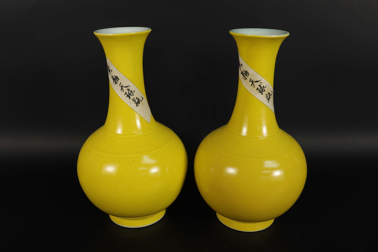 2 Chinese fine yellow vase (1 of 7)
