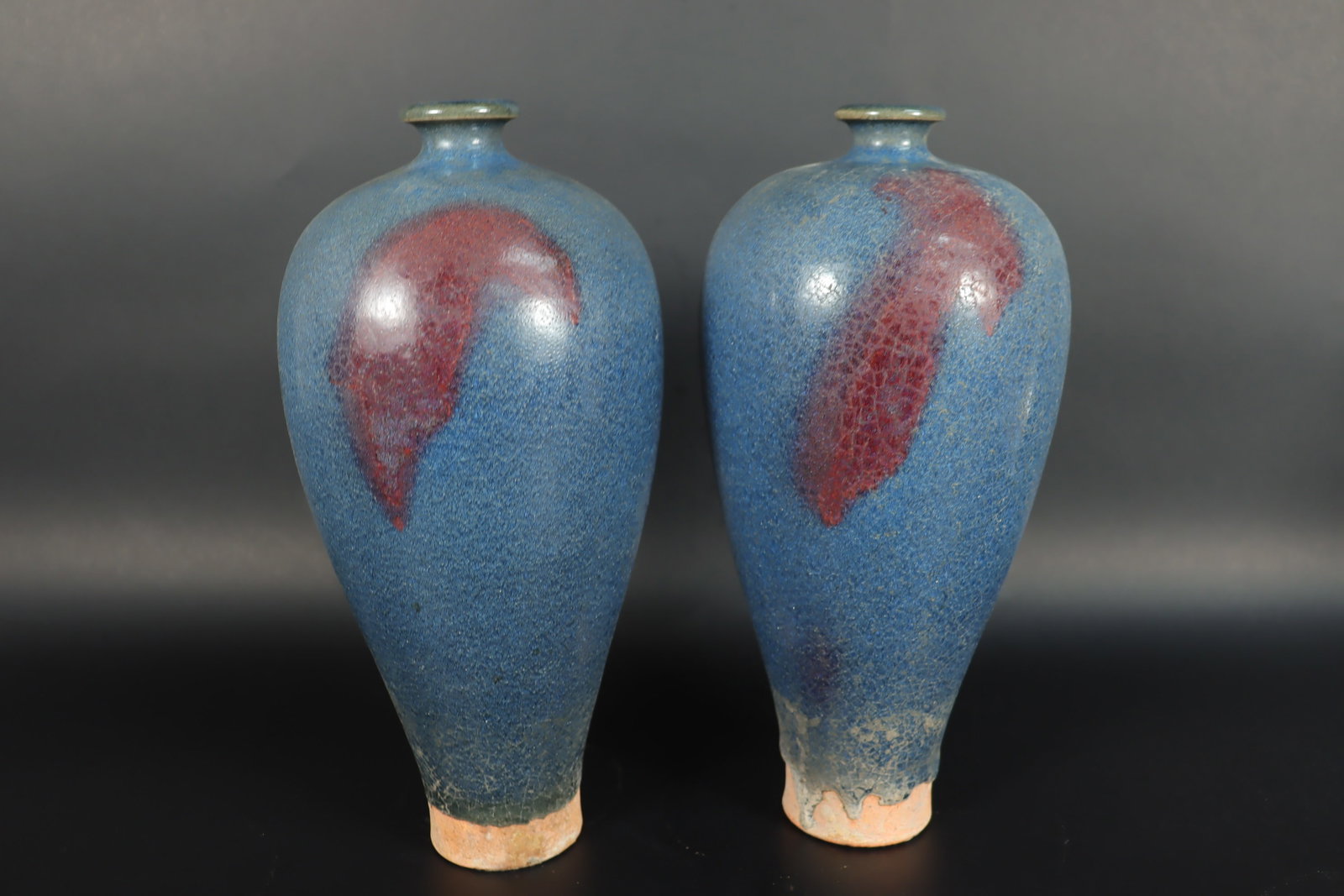 2 Chinese purple vase: 2 Chinese fine purple vase. Largest H: 10.5" x W: 5."