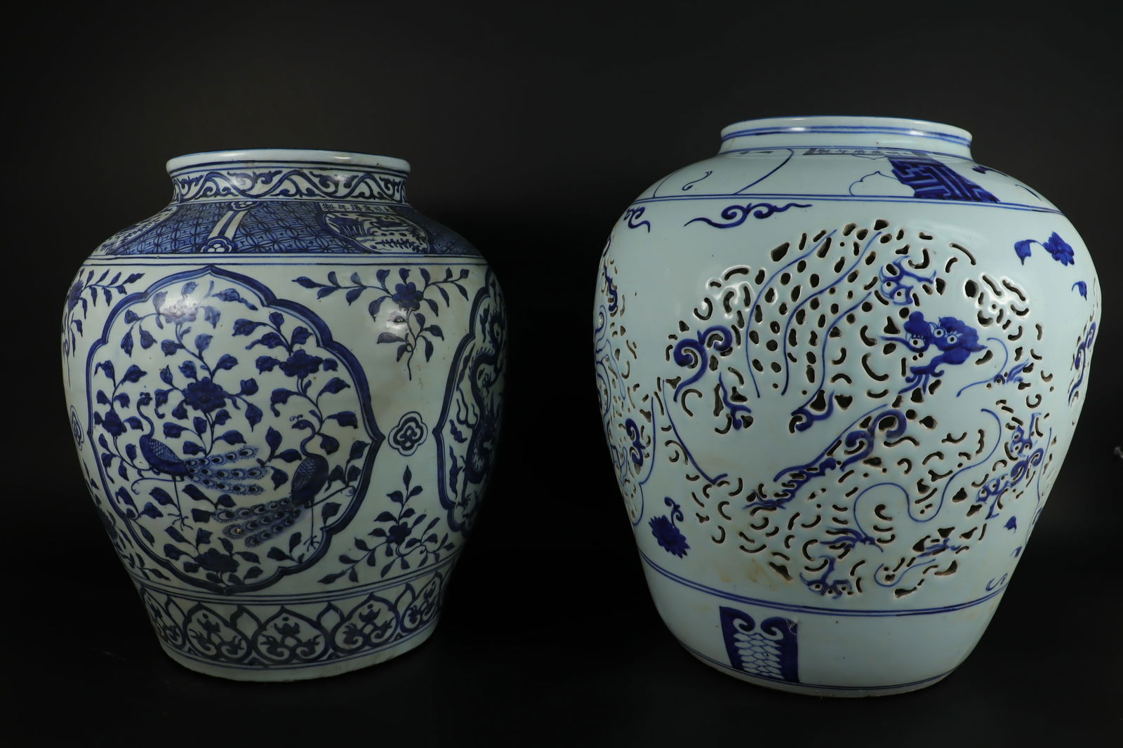 2 Chinese b/w large jars (1 of 7)
