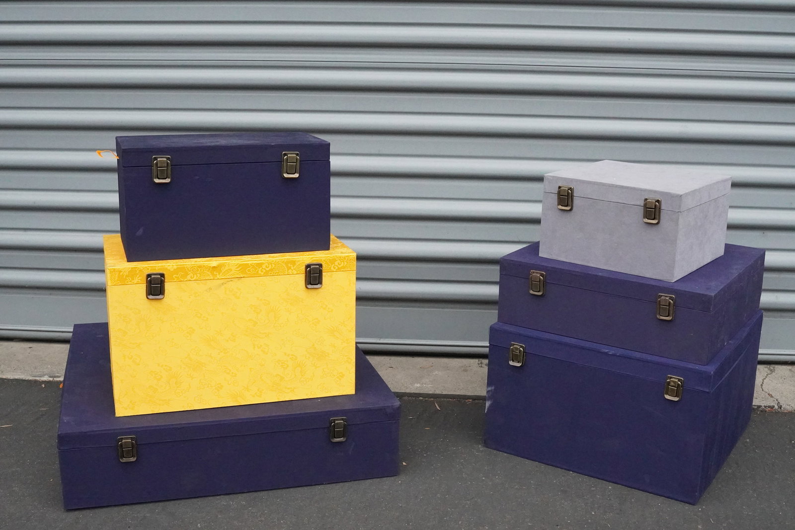 Lots Chinese silk box (1 of 5)