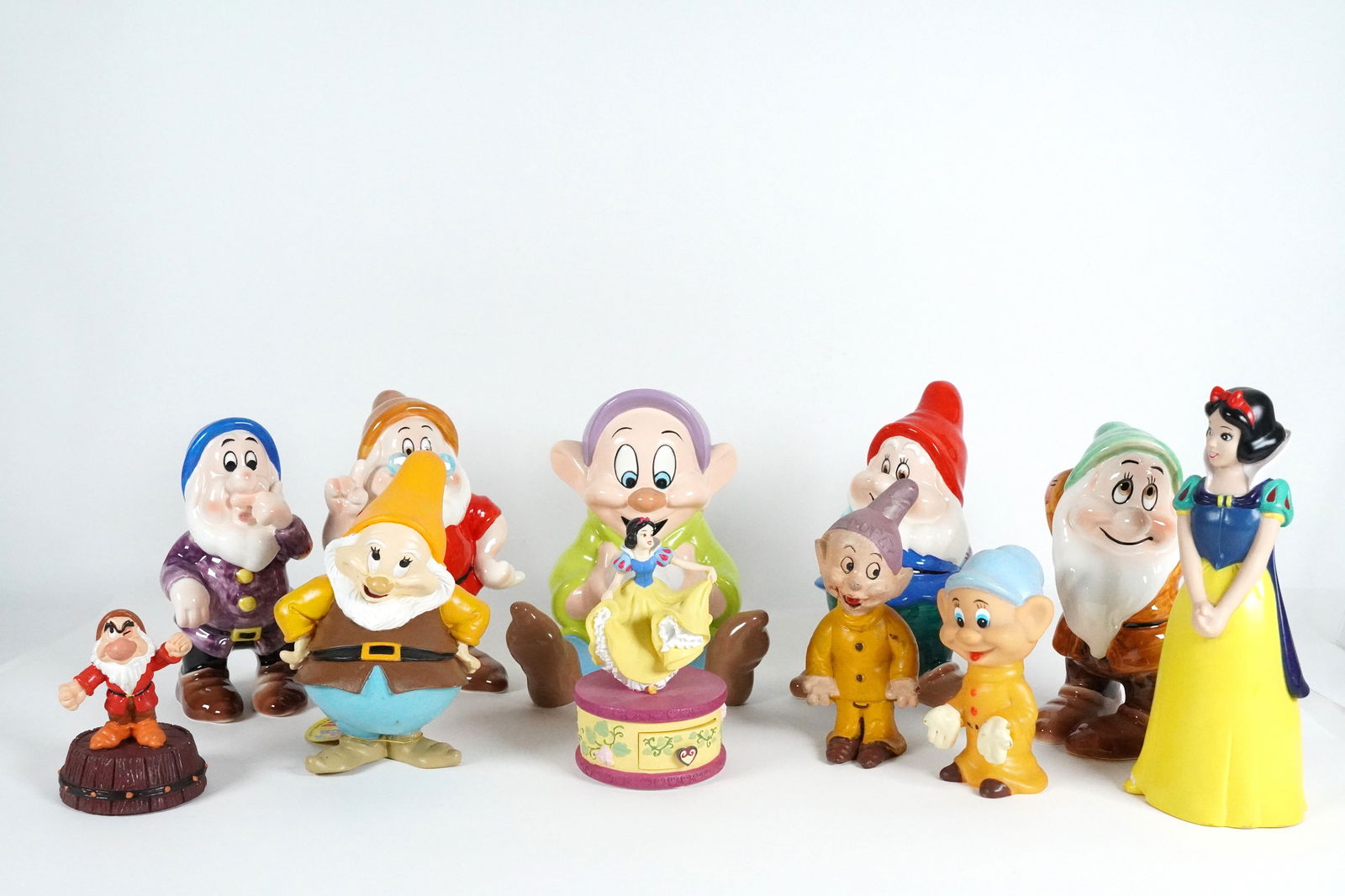 Lots Disney items (1 of 8)