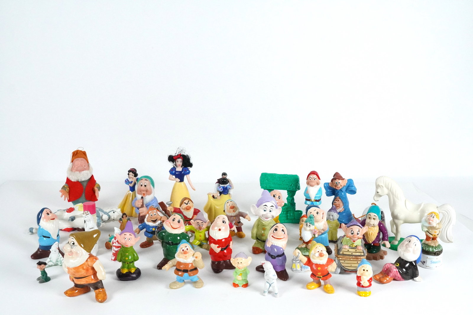 Lots Disney items (1 of 6)