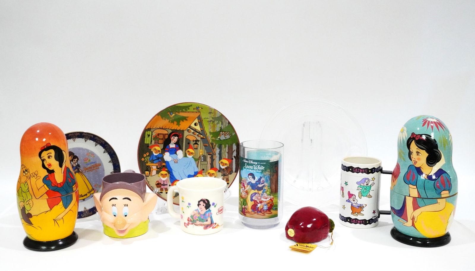 Lots Snow White items: Lots Snow White collectible items.