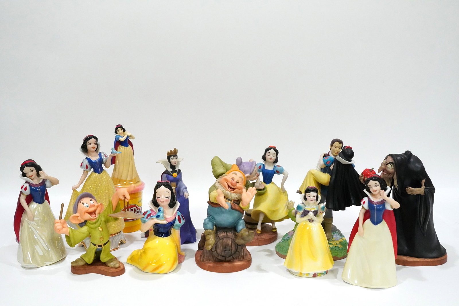 Lots Disney figures (1 of 6)