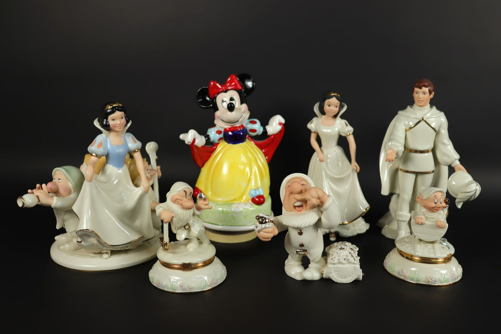 Lots Disney figurines (1 of 9)