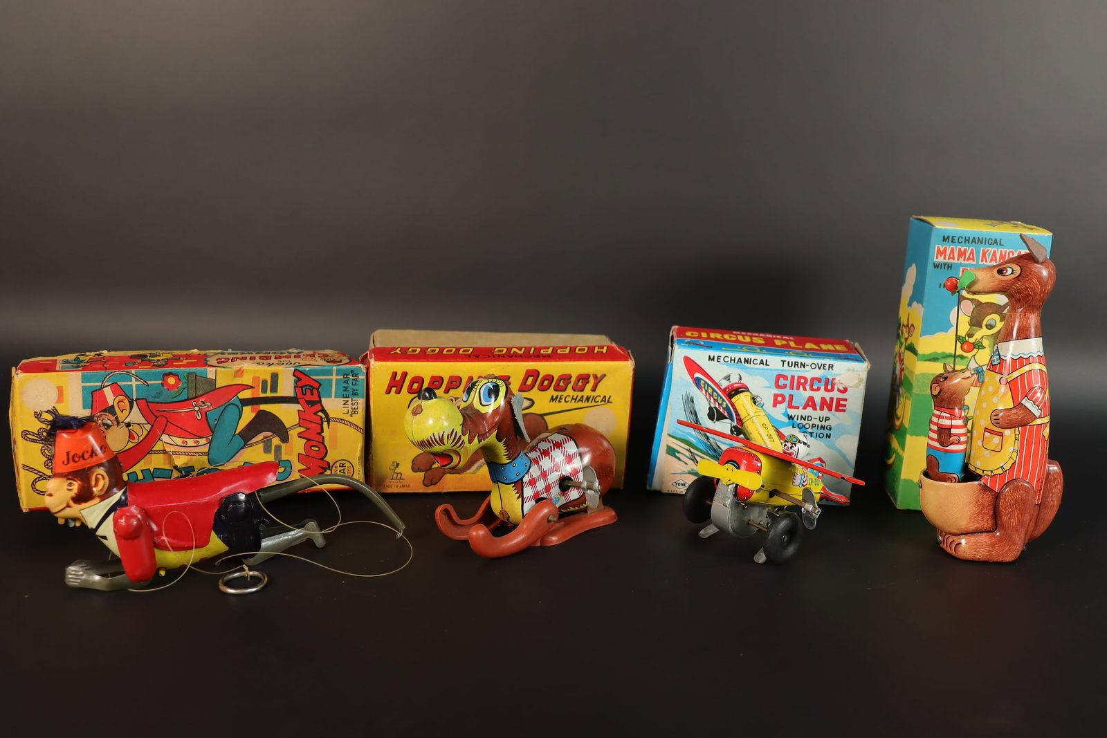 Lots vintage collectibles: Lots tin vintage collectibles with box.