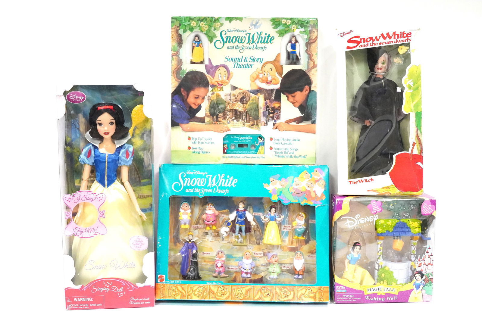 Lots Disney items in box (1 of 7)