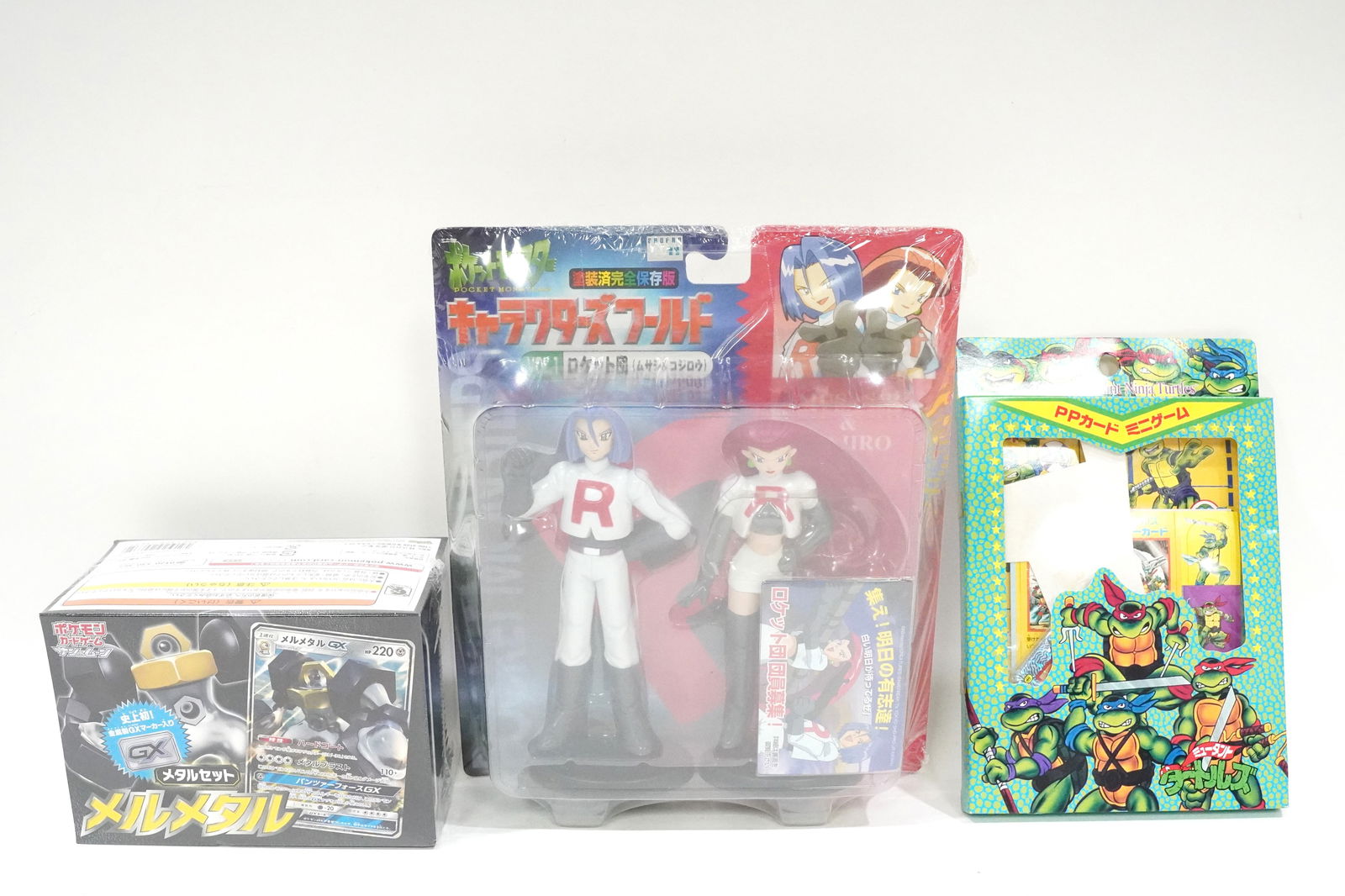 Lots vintage toy figures (1 of 7)