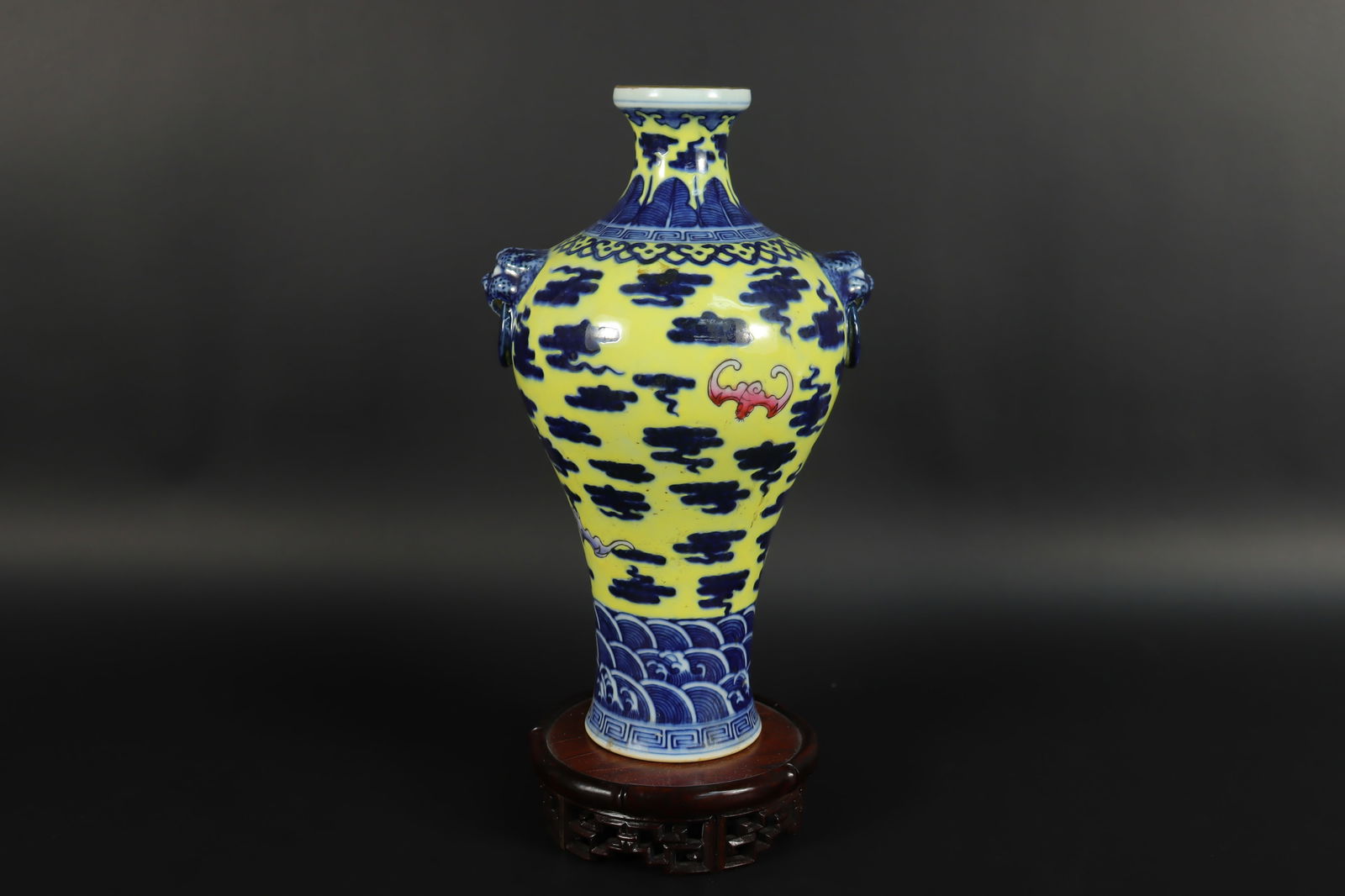 Chinese fine yellow vase (1 of 7)