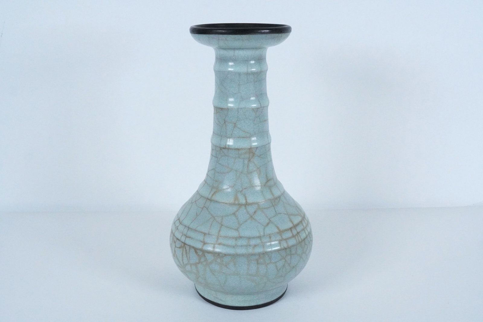Chinese fine celadon vase (1 of 7)