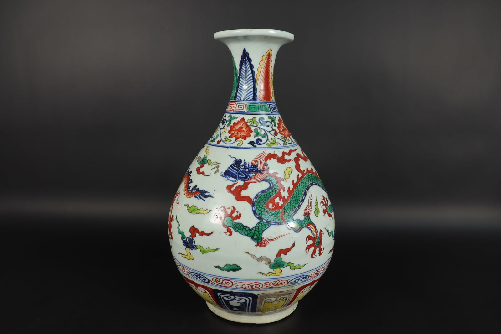 Chinese fine large dragon vase (1 of 7)