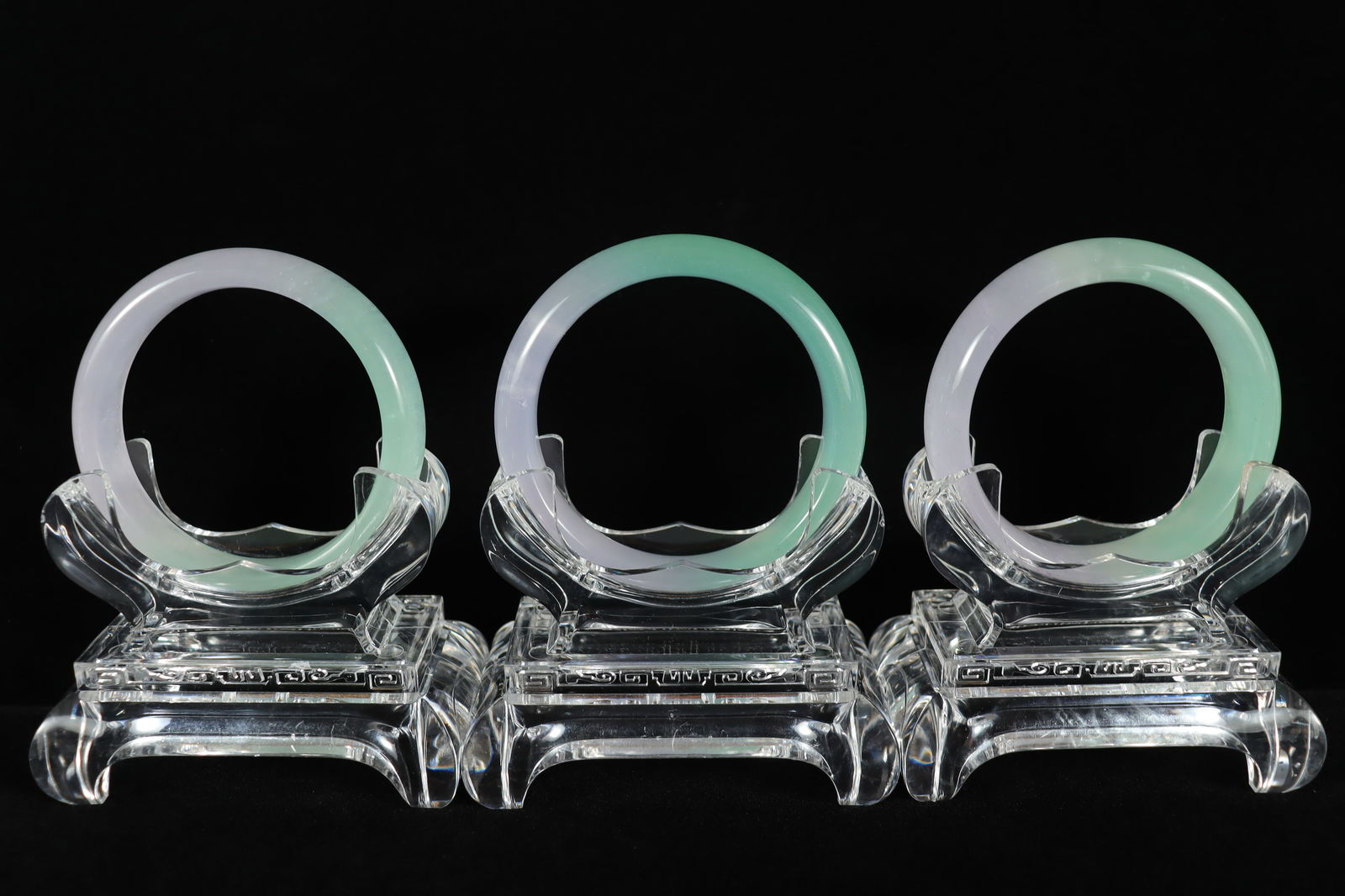 Lots Chinese fine bangles: Lots Chinese fine bangles.