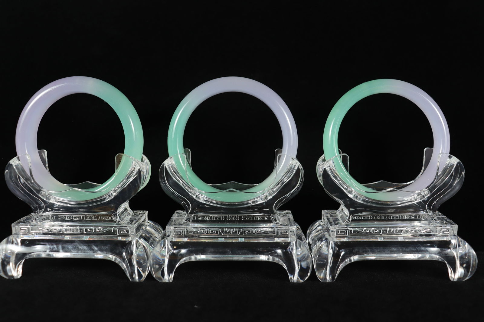 Lots Chinese fine bangles: Lots Chinese fine bangles.