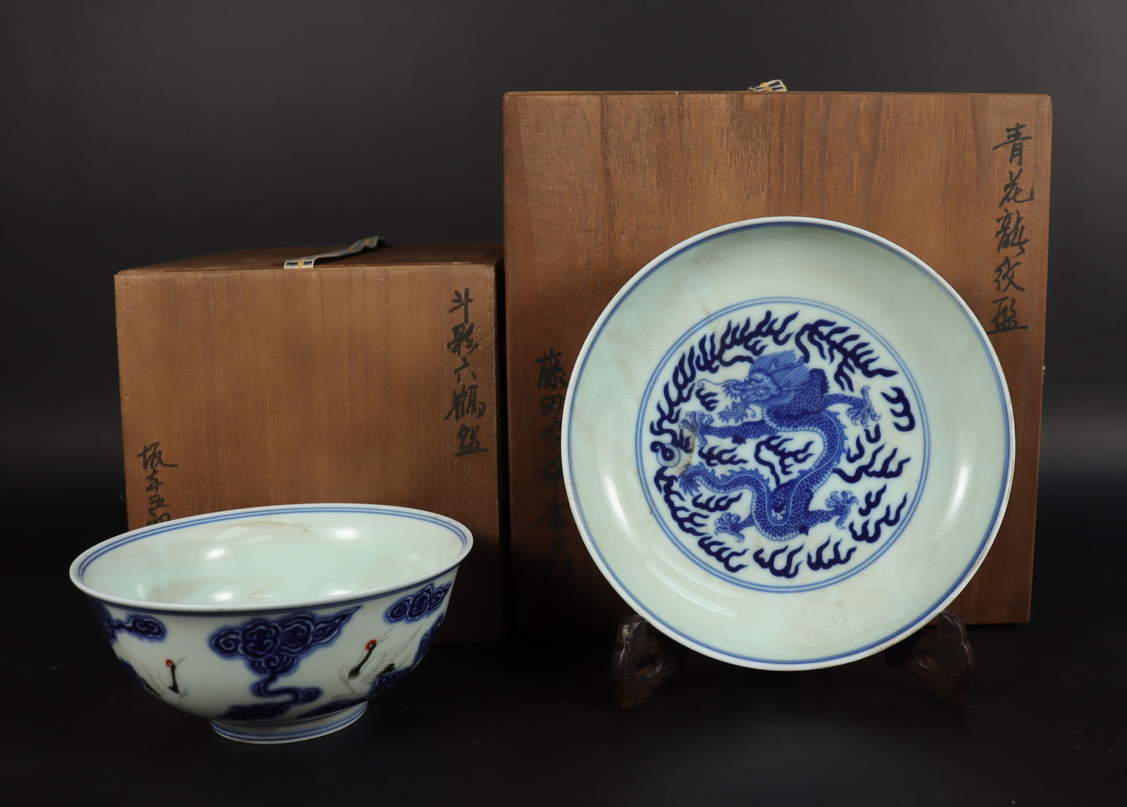 2 Chinese b/w porcelains (1 of 7)