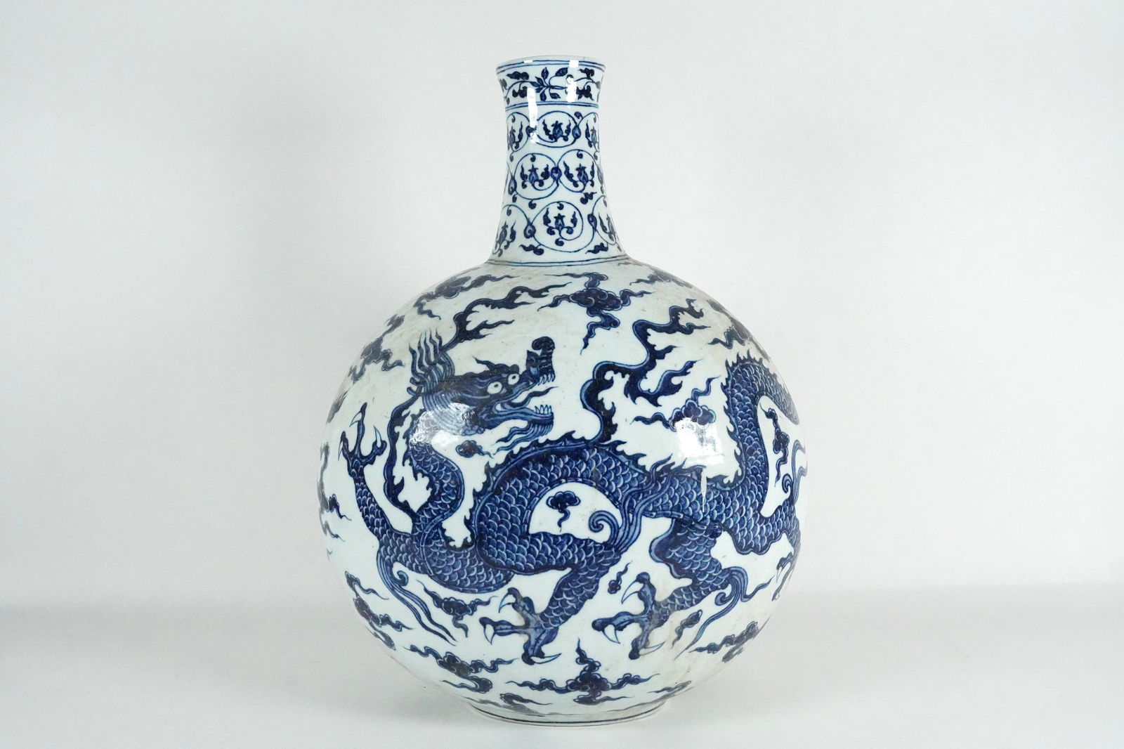 Chinese important dragon flask (1 of 7)