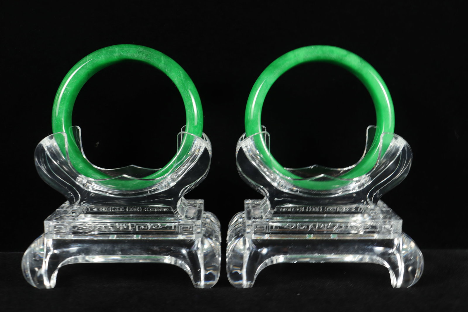 Lots Chinese apple green bangles (1 of 6)