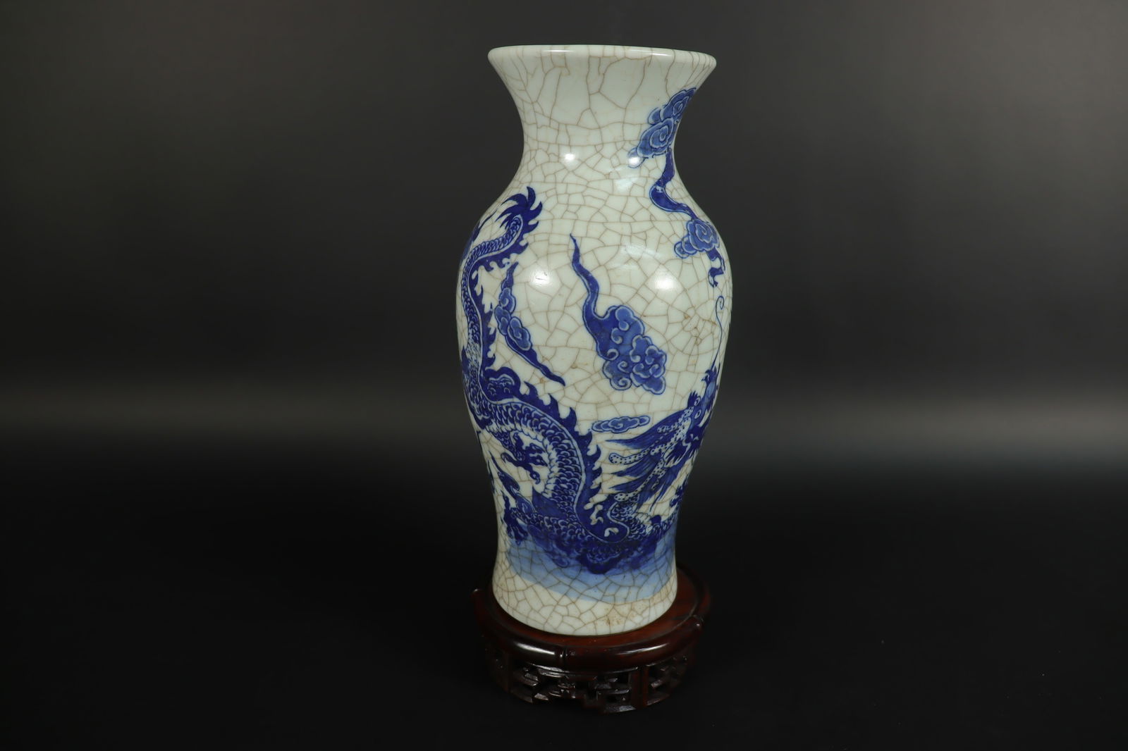 Chinese fine crackled vase (1 of 7)