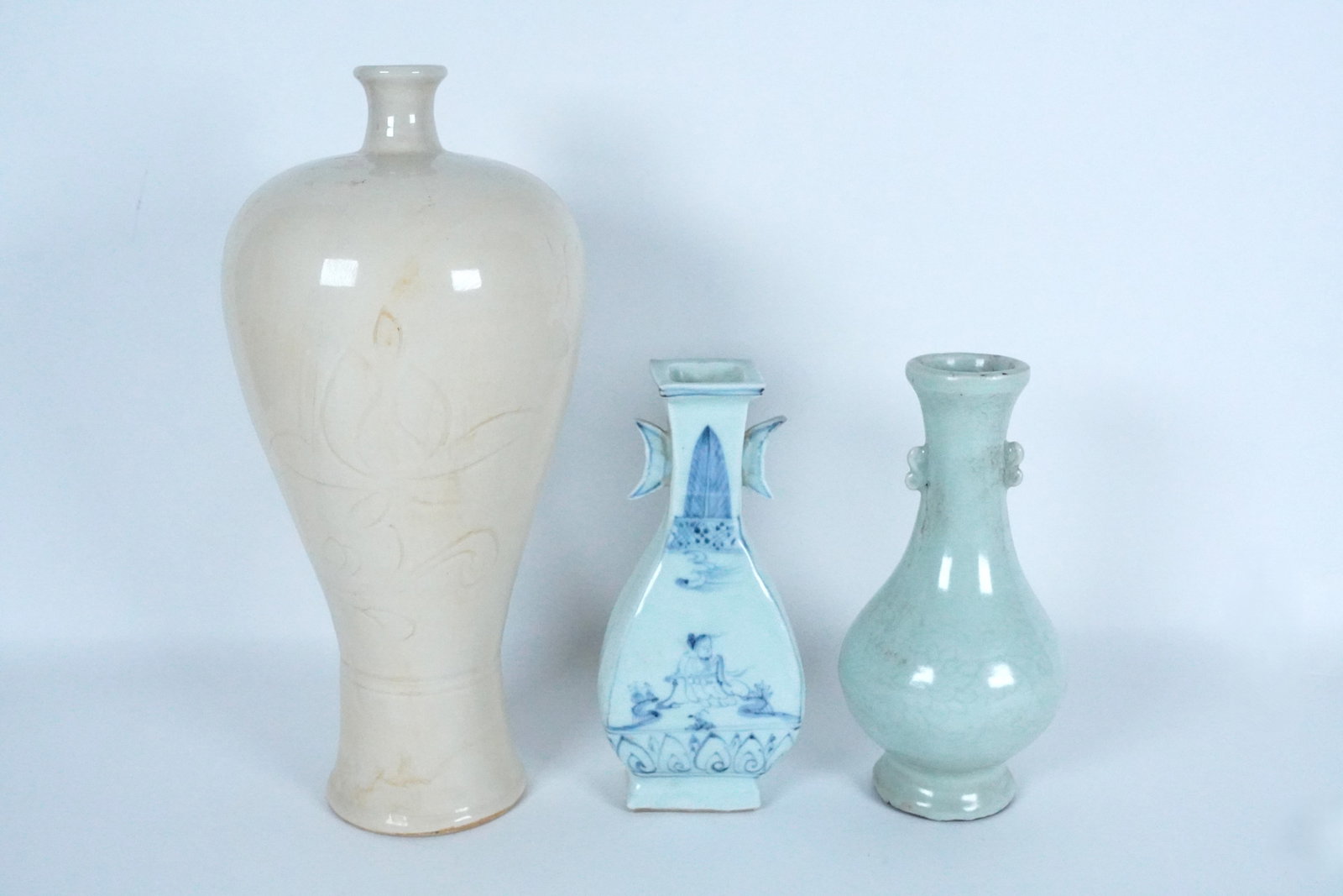 Chinese fine items: Chinese fine items, lots porcelains. Largest H: 11" x W: 5.5."